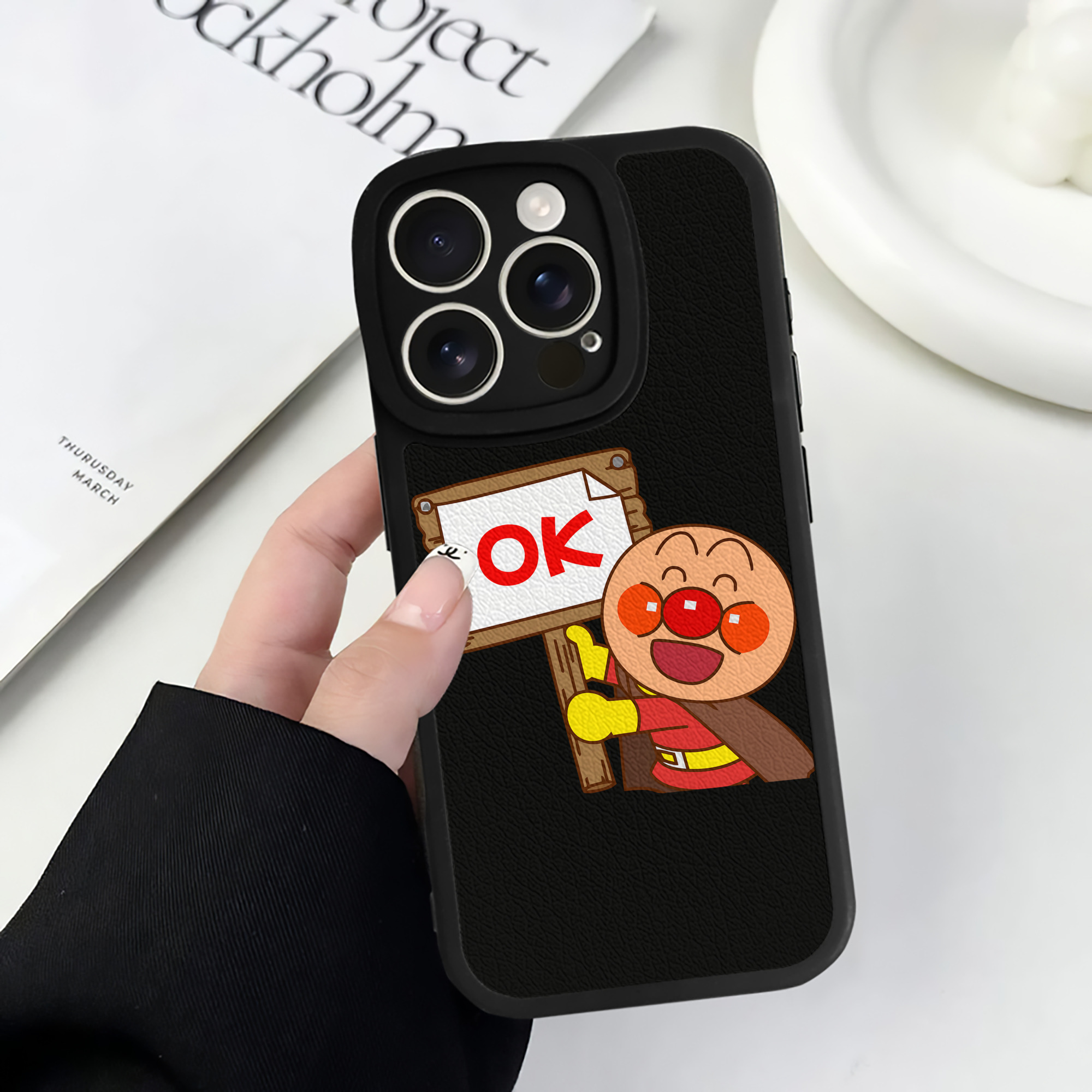 （画像用） アンパンマン Anpanman 【iPhone 16シリーズ対応】シリコンスマホケース（レザー調） 材質：シリコン